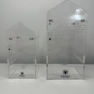 Jumping spider enclosure