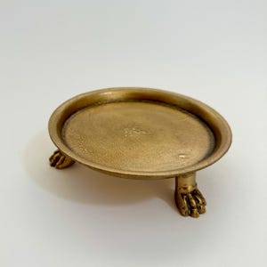 Plato de pedestal con patas de garra de latón macizo: portavelas, joyero y para guardar objetos pequeños, 11,4 cm de diámetro.