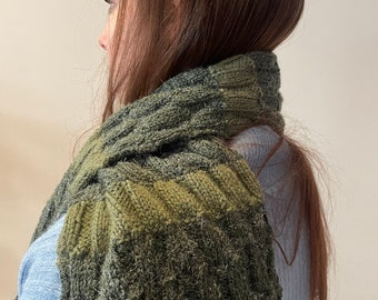 Echarpe verte en laine, tricotée à la main