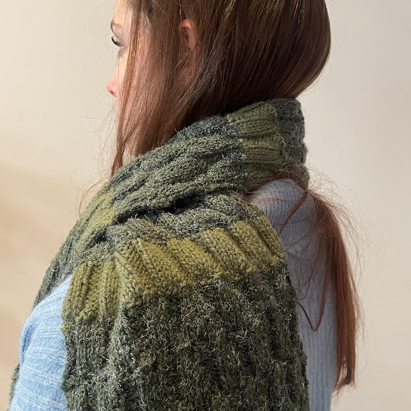 Echarpe verte en laine, tricotée à la main