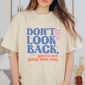 Don&#39;t Look Back T-Shirt, Retro Inspirational Tee, Positive Sayings Tee, Inspirational Tee, Trendy Tee, Retro Shirt