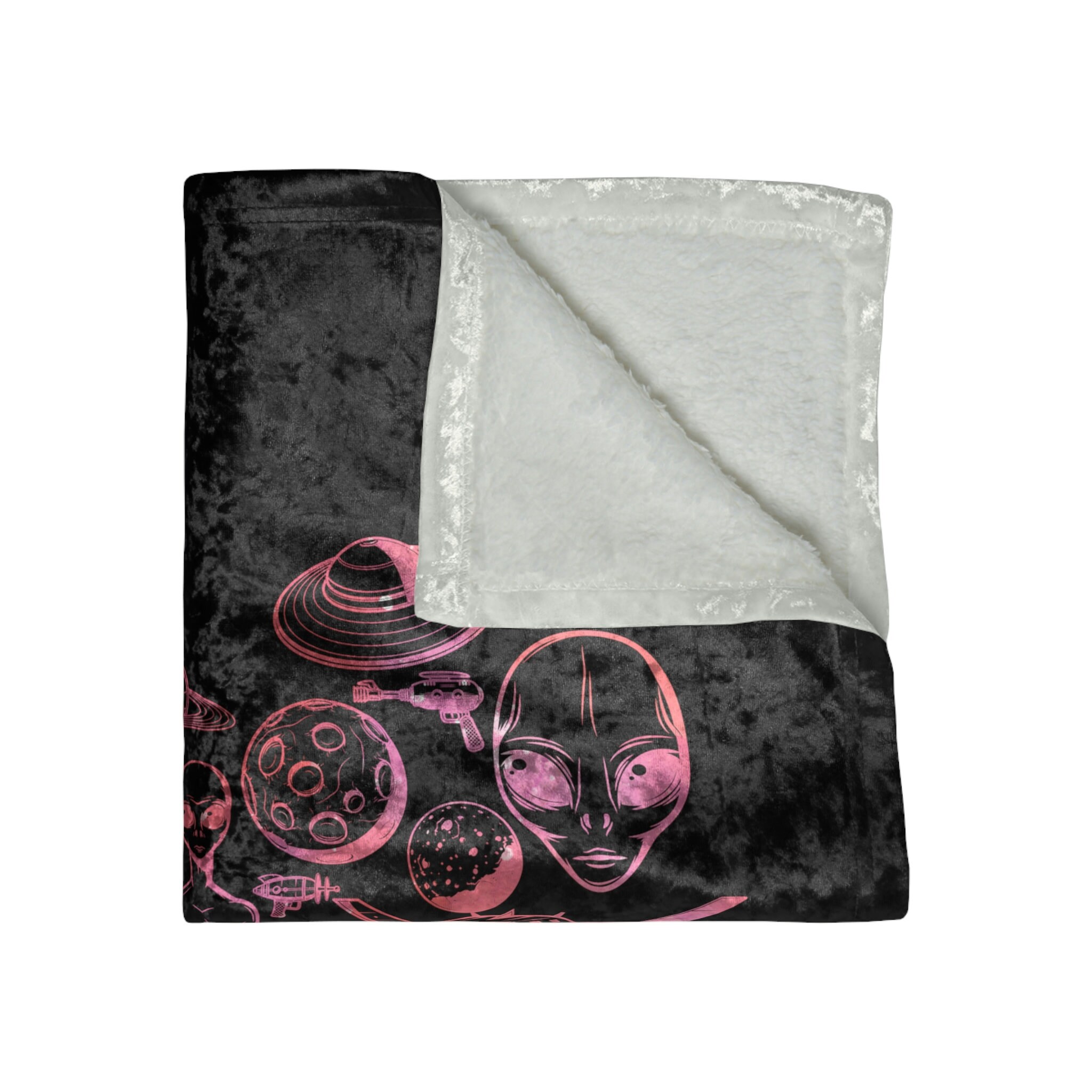 Cute Heart Alien Abduction UFO Crushed Velvet Blanket, Home Decor - Etsy