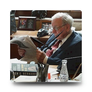 Warren Buffett Reading Berkshire Value Investor Investing Finance Round and Square Wall Art Hanging Home Decor Clock, Fast and Free Shipping