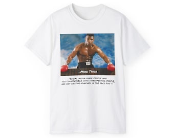 Pode incluir: Camiseta branca com um gráfico de Mike Tyson com luvas de boxe. A imagem inclui uma citação de Tyson: "As redes sociais tornaram as pessoas muito confortáveis em desrespeitar as pessoas e não levar um soco na cara por isso."