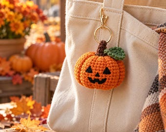 Häkelanleitung für einen Kürbis-Schlüsselanhänger (PDF), Halloween-Amigurumi-Taschenanhänger-Tutorial