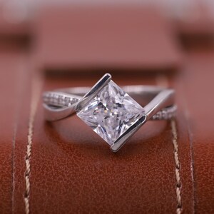 Anillo de compromiso con diamante cultivado en laboratorio de talla princesa de 0,75 a 2,5 quilates, anillo de bodas con vástago bypass, regalo de Navidad, regalo de aniversario, anillo para mujer