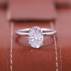 Schlichter ovaler Diamantring, ovaler Diamant im Labor gewachsen, Verlobungsring, Solitär Ehering, Jahrestagsgeschenk, versteckter Halo-Diamantring für Sie