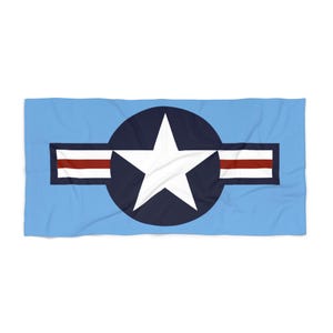 Toalla de playa vintage con escarapela militar y estrella redonda, toalla de piscina patriótica con rayas de aviación, regalo retro de piloto para él.