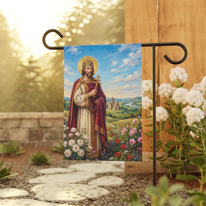Bandera de jardín de San Esteban de Hungría, estandarte del santo patrón católico húngaro, decoración tradicional católica para exteriores. imagen 4