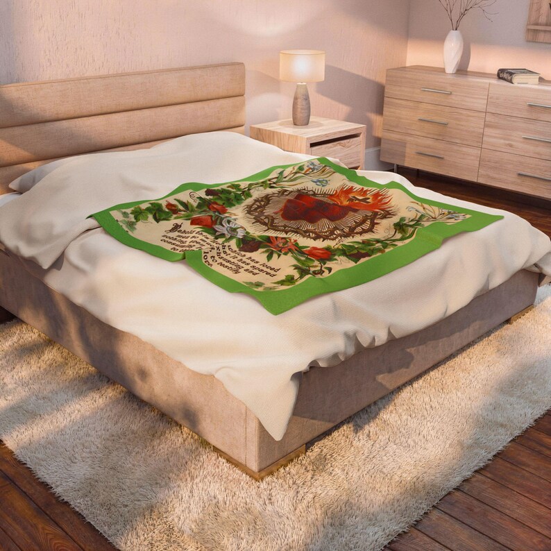Manta de felpa de terciopelo con ilustración del Sagrado Corazón / Diseño de estampa religiosa antigua / Diseño devocional religioso imagen 9