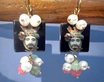 Pendientes King Testa di Moro, perlas de agua dulce, prehnita, cuarzo. Tradición siciliana de cerámica artesanal y decorada. Regalo para ella.