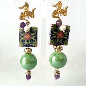 Trinacria earrings. Sicilian tiles with floral motif and Trinacria hook. Maxi green pearl pendant in ceramic. Sicilian gift.