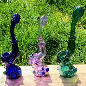 Stand up Sherlock with a colorful reversal, UV glow and a cluster of opals, available in Blue, Green, Purple, Pink, and Grey