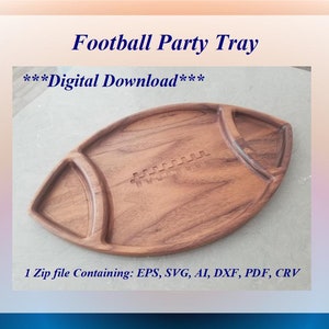 Op de afbeelding: Een houten serveerschaal in de vorm van een voetbal met drie compartimenten. De schaal is gemaakt van donker hout en heeft een gegraveerd voetbalnaadontwerp.