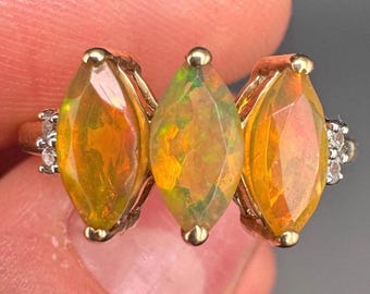 Anillo vintage de oro de 10 quilates con tres piedras, ópalo amarillo y diamante, talla 5.75.