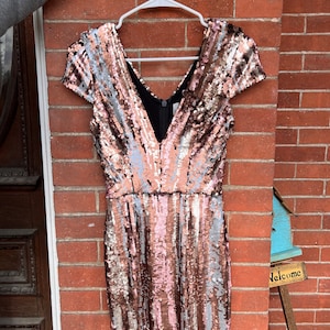 dress the population rose gold Dress the Population Camilla - Gold Sequin Dress - Midi Dress