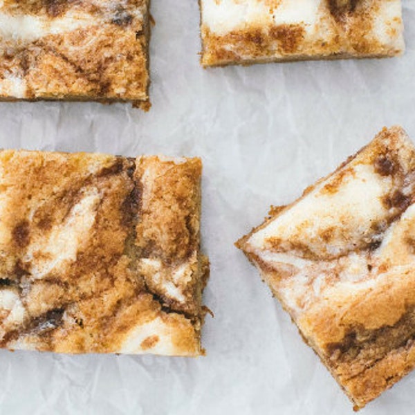 Cinnamon Roll Blondies