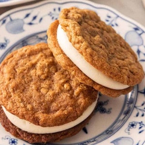 Oatmeal Cream Pies (copycat recipe)