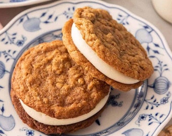 Oatmeal Cream Pies (copycat recipe)