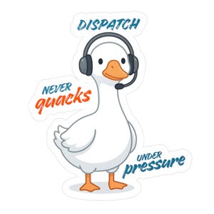 Puede incluir: Una pegatina blanca con un ganso de dibujos animados que lleva auriculares. El ganso tiene un pico y patas de color naranja. El texto de la pegatina dice "DISPATCH", "NEVER quacks" y "UNDER pressure" en azul y naranja.