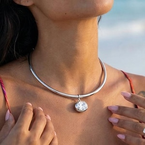 Minimalistiskt guldhängehalsband rostfritt stål choker med kristallberlock hypoallergeniskt trendigt modesmycke brudsmycke snyggt statement-item