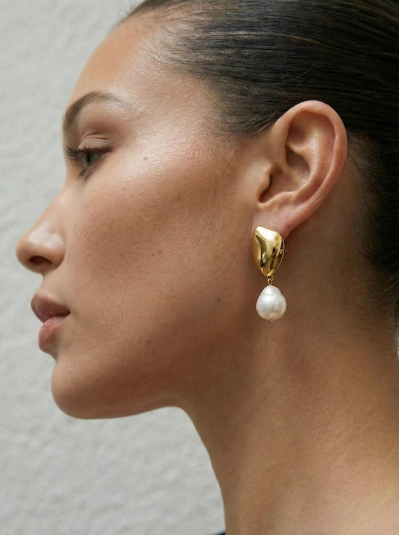 Gold Pearl Drop Earrings – Minimalist Statement Earrings, Organic Pearl Earrings, Clean Girl Jewelry, Trendy Elegant Earrings