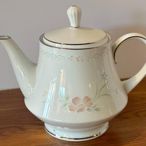 Contemporary Noritake Teapot Eden 3391 Pattern