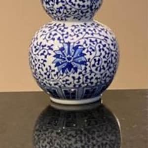 Vintage Chinese Porcelain Dynasty Vase