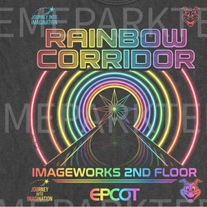 Puede incluir: Una camiseta gris carb&oacute;n con un estampado gr&aacute;fico que incluye el texto RAINBOW CORRIDOR, JOURNEY INTO IMAGINATION, IMAGEWORKS 2ND FLOOR y EPCOT. El dise&ntilde;o presenta un t&uacute;nel arco&iacute;ris estilo ne&oacute;n, una estrella y un peque&ntilde;o personaje de drag&oacute;n.