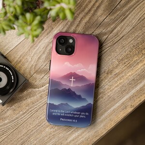 Wenden Sie Ihre Pläne dem Herrn an Sprüche 16: 3 iPhone Hülle, Christliche iPhone Hülle, Bibel Schrift iPhone Hülle, iPhone 16 15 14 13 12 11 X Geschenk