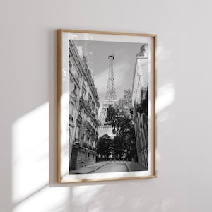 Eiffel Tower Paris Alley Printable Art, Paris Poster, Black and White Wall Art, High Resolution Photography, France B&W Print