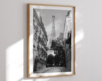 エッフェル塔 パリ 路地 印刷可能なアート、パリのポスター、白黒の壁アート、高解像度の写真、フランスの白黒プリント
