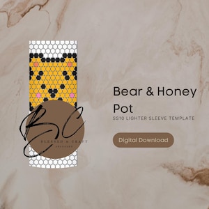 Könnte beinhalten: Eine digitale Vorlage für eine SS10 Feuerzeug-Hülle. Das Design zeigt ein gelbes und schwarzes Bärenmuster mit dem Text "Bear & Honey Pot". Das Design enthält den Text "Digital Download".