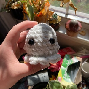 crochet sparkly ghost amigurumi