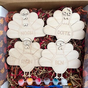 Kit de pintura de pavo personalizado: Manualidad y tarjeta de lugar para Acción de Gracias