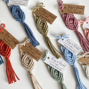 Macrame Keychain - Keychain With Wedding Favors Tags - Custom Wedding Favor - Party Favors - Gift in Bulk for Your Guests - Invitation Gifts