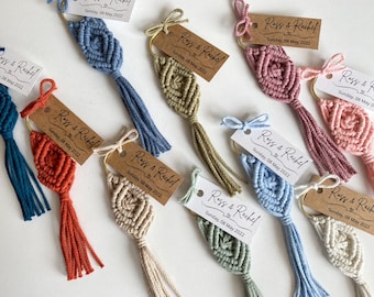 Macrame Keychain - Keychain With Wedding Favors Tags - Custom Wedding Favor - Party Favors - Gift in Bulk for Your Guests - Invitation Gifts
