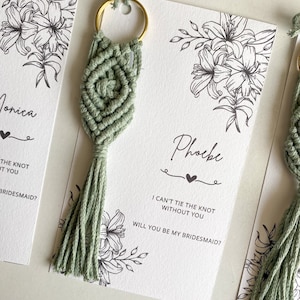 Willst du meine Brautjungfer sein - Makramee Schlüsselanhänger mit kundenspezifischen Namensschildern - Bachelorette Geschenke - Brautparty Geschenke - Boho Schlüsselanhänger - Partygeschenke