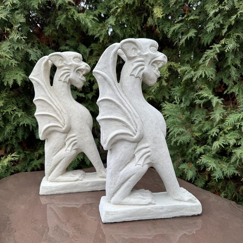 NationalStatuary Griffin Garden Statue - Thumbnail 4