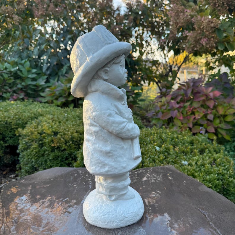 NationalStatuary Firefighter Garden Statue - Thumbnail 4
