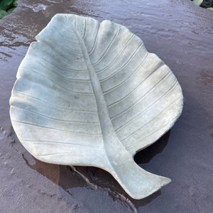 16&quot; Concrete Birdbath Outdoor Butterfly Puddler Leaf Bowl Sculpture For Garden Birdbath Art Rhubarb Elephant Ear Leaves Casting Yard Gift