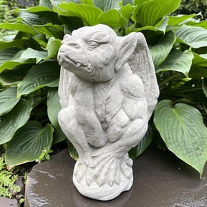 Gothic Winged Gargoyle Concrete Statue 11 Inch Garden Sculpture Outdoor Halloween Yard Decor