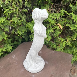 Concrete Lizard Garden Statue: 19&quot; Gecko Yard Art, Patio Decor