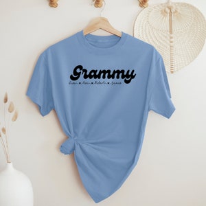 Grammy Shirt - Grandma Shirt with Grandkids names Grandma Shirt, Grandma 70s font shirt, Gift for Grandma, Grandma personalized shirt