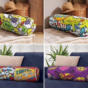 Puede incluir: Cuatro cojines cilíndricos con diseños vibrantes de arte pop. Los patrones incluyen burbujas de diálogo estilo cómic con textos como HELLO, BAM, WOW, ZAP, BANG y LOVE, representados en colores brillantes como amarillo, rojo, azul, morado y blanco.