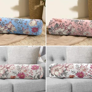 Florales Nackenrolle mit zylindrischem Samtakzent (Pink, Blau, Weiß)