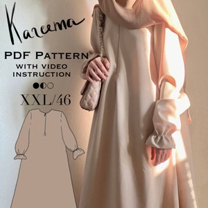 Puede incluir: Un patrón digital para un vestido largo y holgado con cuello redondo y mangas largas. El vestido tiene un detalle de volantes en los puños. El patrón está etiquetado como "Kareema PDF Pattern with Video Instruction XXL/46".