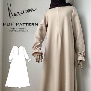Może przedstawiać: Beżowa sukienka z długimi rękawami i marszczonymi mankietami, prezentowana na drewnianej dłoni manekina. Obraz zawiera rysunek linii sukienki oraz tekst "PDF Pattern with Video Instructions" i nazwę "Kareema".