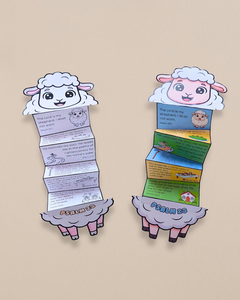 Puede incluir: Dos marcap&aacute;ginas con forma de oveja con inserciones de acorde&oacute;n de colores. Cada marcap&aacute;ginas presenta el texto del Salmo 23, con ilustraciones y la frase "El Se&ntilde;or es mi pastor; nada me falta."