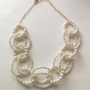 Elegante handgemachte Perle Statement Halskette mit Goldkette Braut Schmuck Layered Perlen Halskette Geschenk für ihre Hochzeit Accessoires